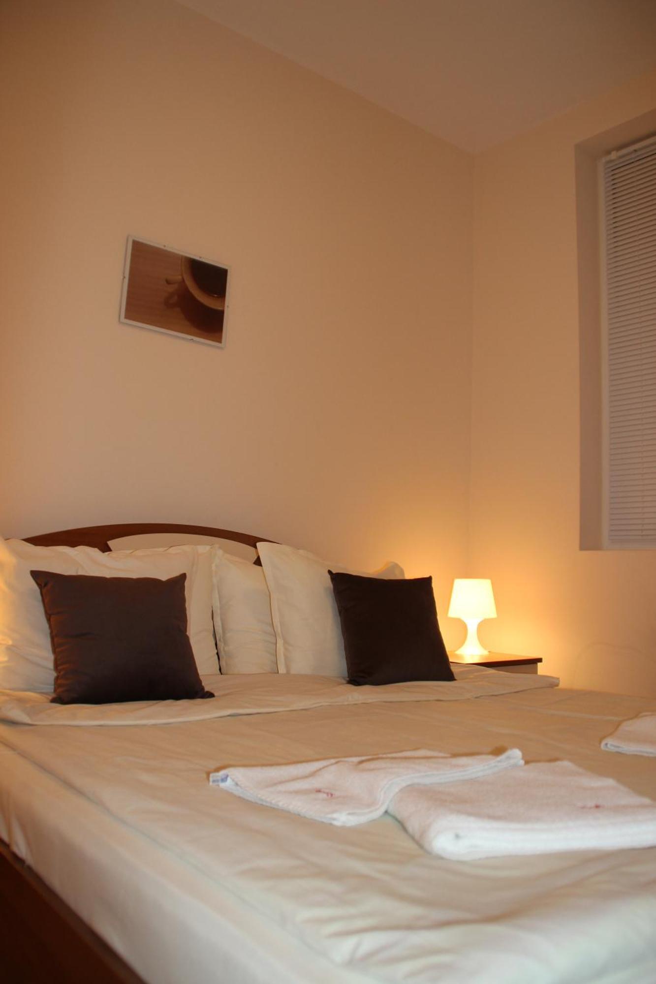 Charming One Bed Apartment 423 In Main Flora Building Borowez Exterior foto
