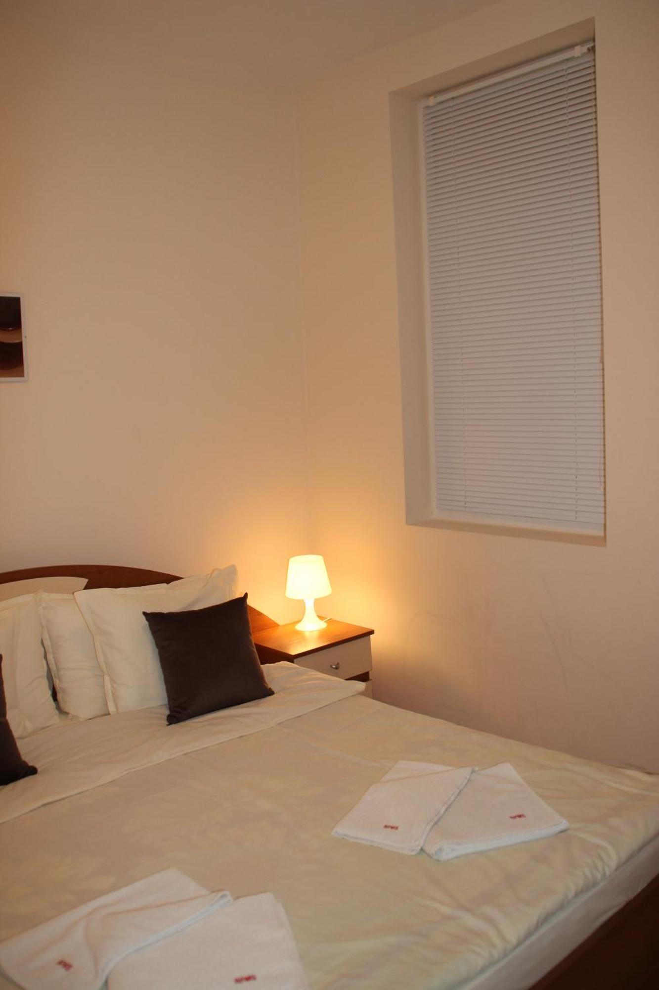 Charming One Bed Apartment 423 In Main Flora Building Borowez Exterior foto
