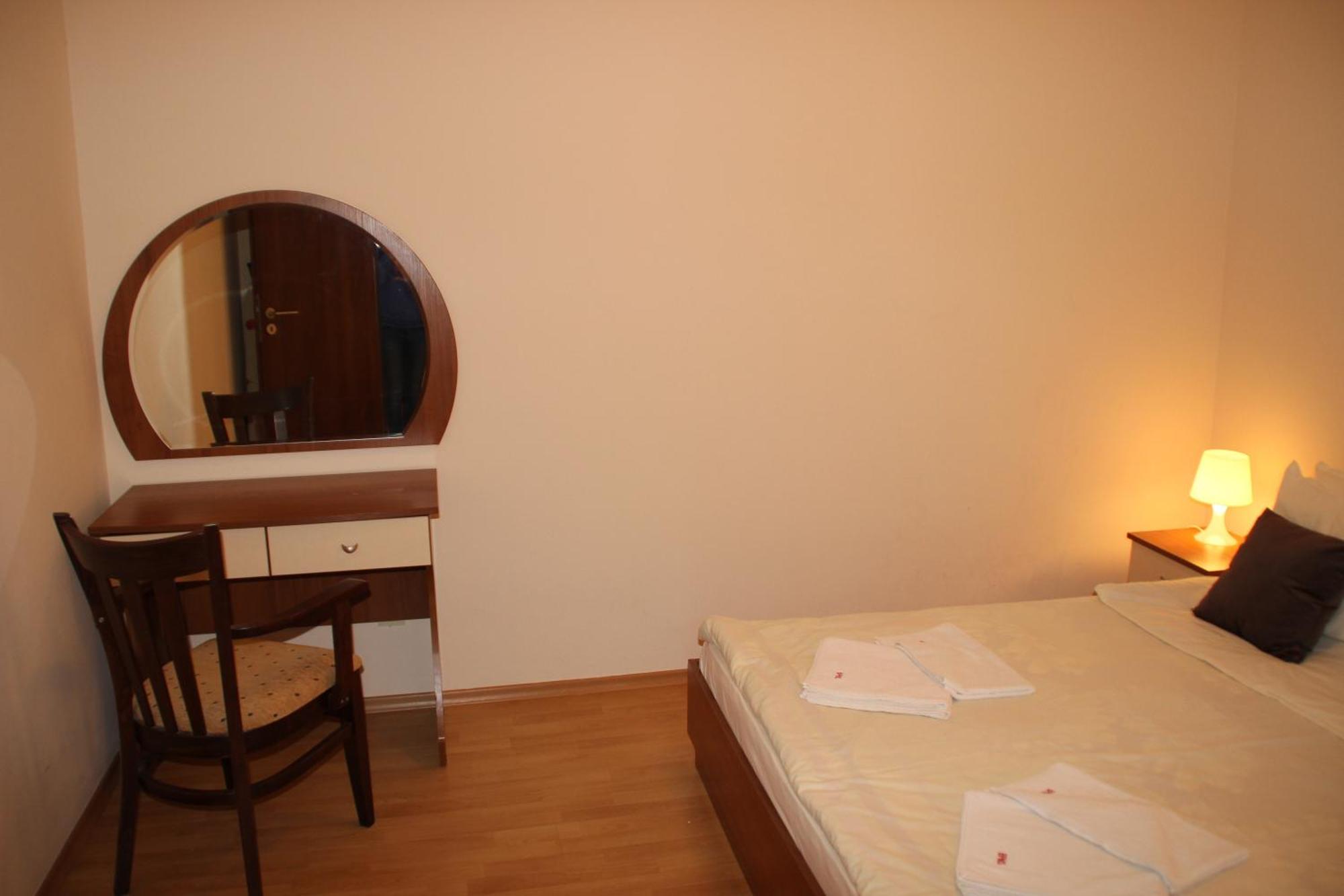 Charming One Bed Apartment 423 In Main Flora Building Borowez Exterior foto