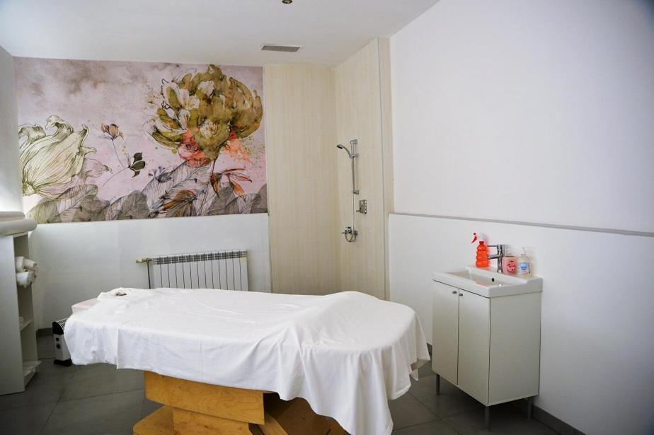 Charming One Bed Apartment 423 In Main Flora Building Borowez Exterior foto