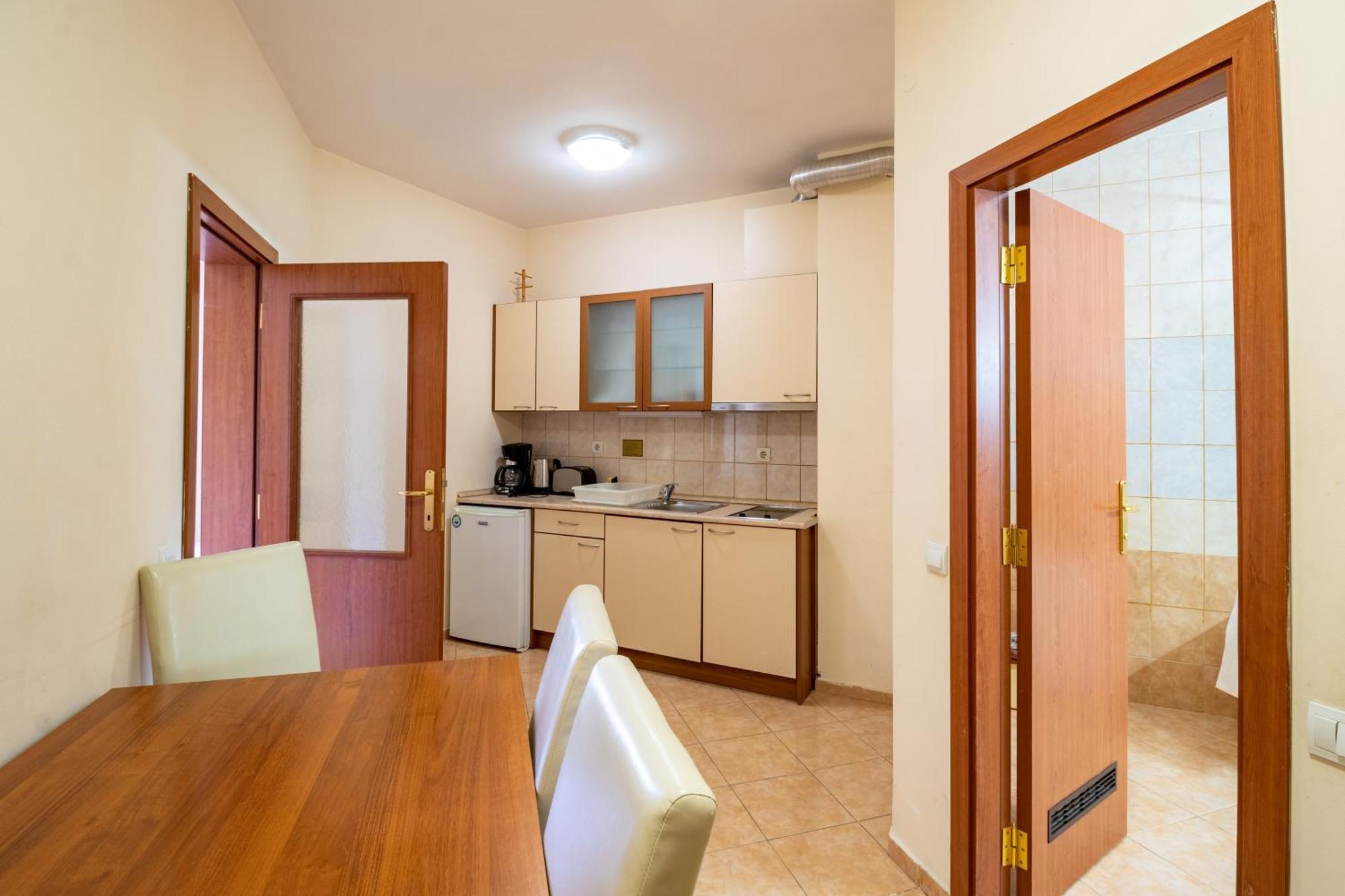 Charming One Bed Apartment 423 In Main Flora Building Borowez Exterior foto