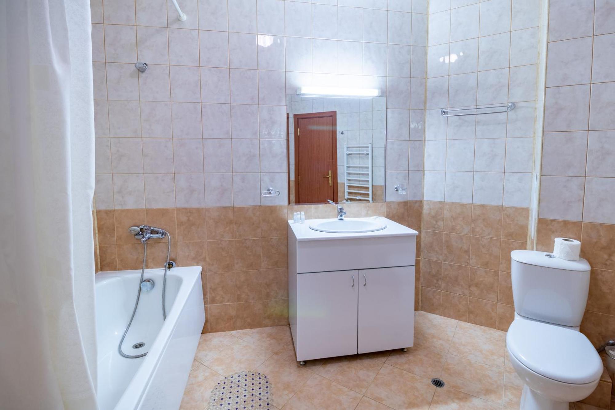 Charming One Bed Apartment 423 In Main Flora Building Borowez Exterior foto